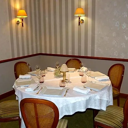 Logis Restaurant Le Gue Du Holme