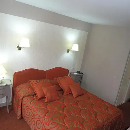 Hotel Logis Restaurant Le Gue Du Holme 3*