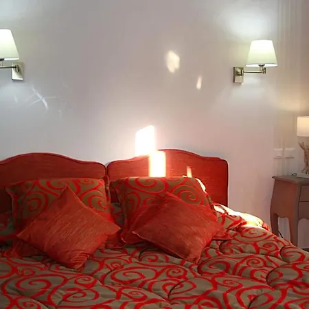 Hotel Logis Restaurant Le Gue Du Holme